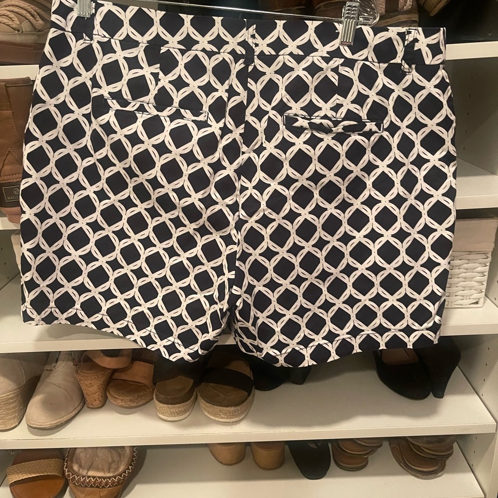 Crown and Ivy white and navy blue shorts size 18W